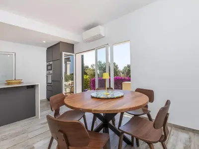Una cocina o zona de cocina en Holiday Home Lola by Interhome