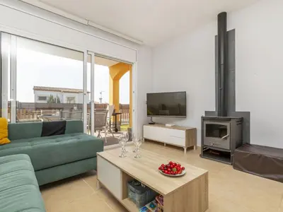 Una televisión o centro de entretenimiento en Holiday Home Together by Interhome