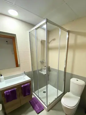 Un baño de Zen Suite - Modern Apartment with Parking & Swimming Pool