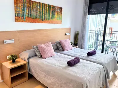 Cama o camas de una habitación en Zen Suite - Modern Apartment with Parking & Swimming Pool