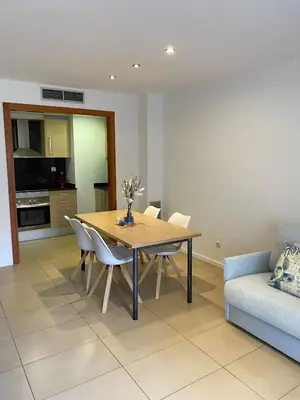 Una cocina o zona de cocina en Tokyo Suite - Modern Apartment with Parking & Swimming Pool