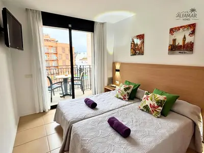 Cama o camas de una habitación en Sakura Suite - Modern Apartment with Parking & Swimming Pool