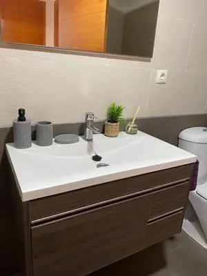 Un baño de Ikebana Suite - Modern Apartment with Parking & Swimming Pool