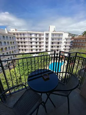 Un balcón o terraza de Ikigai Suite - 6p Modern Apartment with Parking & Swimming Pool