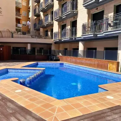 Yasumi Suite - 4p Modern Apartment with Parking & Swimming Pool