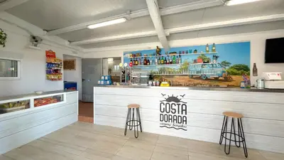 Certificado, premio, señal o documento que está expuesto en Camping Costa Dorada Tienda Aura