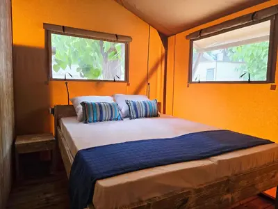 Cama o camas de una habitación en Camping Costa Dorada Tienda Aura