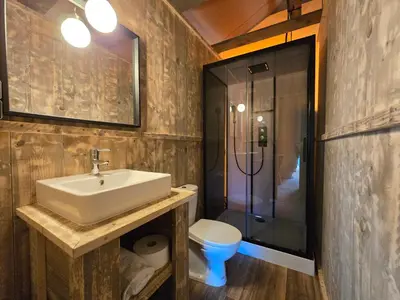 Un baño de Camping Costa Dorada Tienda Aura