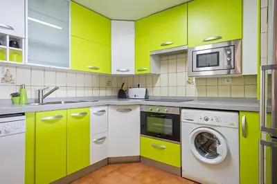 Una cocina o zona de cocina en Piso familiar con piscina frente al mar