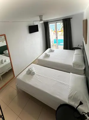 Cama o camas de una habitación en Hostal Blanc Lloret