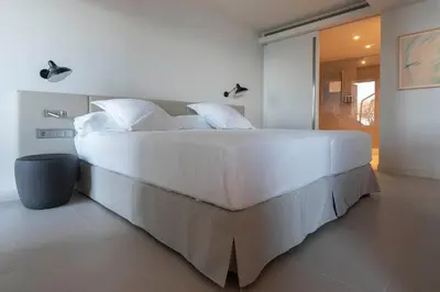 Cama o camas de una habitación en Parador de Aiguablava
