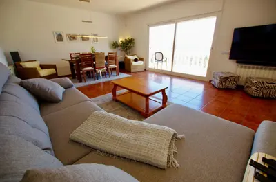 Una televisión o centro de entretenimiento en V&V LLORET-Villa Sunrise preciosa villa con piscina privada