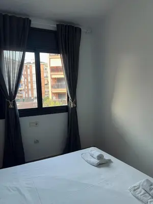 Cama o camas de una habitación en Apartamento con piscina a pasos del mar