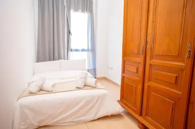 Cama o camas de una habitación en Apartamento con piscina a pasos del mar