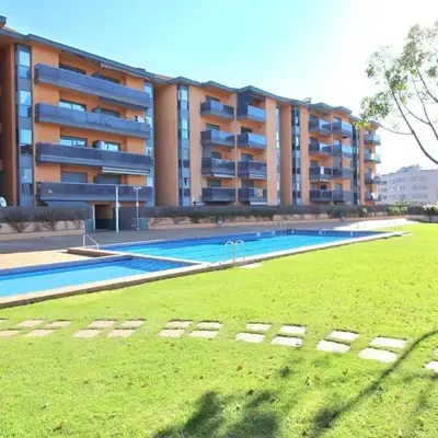 Apartamento con piscina a pasos del mar