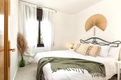 Cama o camas de una habitación en Sea View Pool 2km to Beach Cala Canyelles Fully Air Conditioned King Queen Quality Beds BBQ