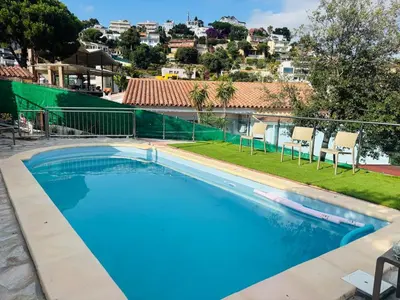 Piscina en o cerca de House with ocean and mountain views