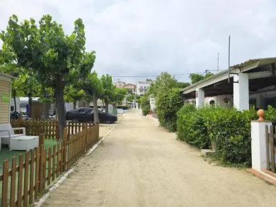 El barrio de los alrededores o un barrio cerca de este camping