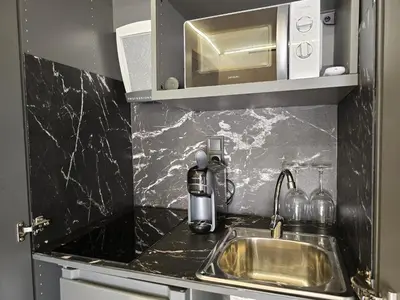 Una cocina o zona de cocina en Costa Dorada Tiny Amaia