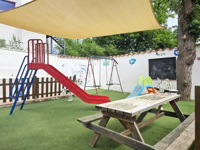 Zona de juegos infantil en Costa Dorada Tiny Amaia