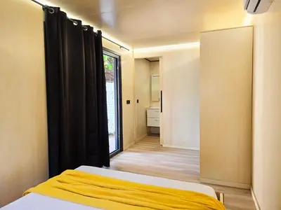 Cama o camas de una habitación en Costa Dorada Tiny Amaia
