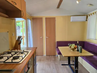 Una cocina o zona de cocina en Bungalow in Canet de Mar near Scenic Beach
