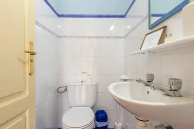 Un baño de El Pigot - charming tranquil holiday home surrounded by nature with a private swimming pool