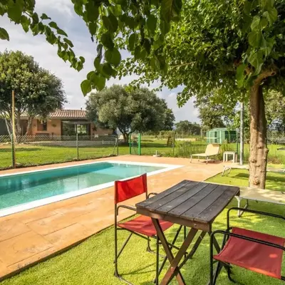 Can Noguer – Casa con piscina y jardín