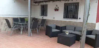 Zona de estar de casa vacacional con piscina privada