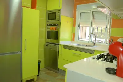 Una cocina o zona de cocina en casa vacacional con piscina privada