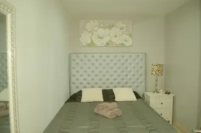 Cama o camas de una habitación en casa vacacional con piscina privada