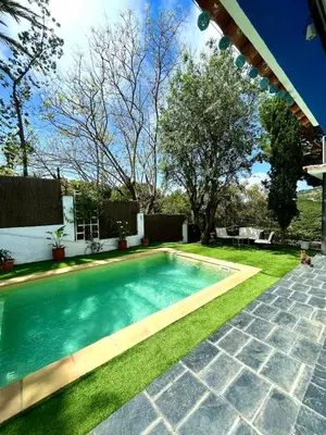 Piscina en o cerca de Casa familiar con piscina cerca del mar y montaña