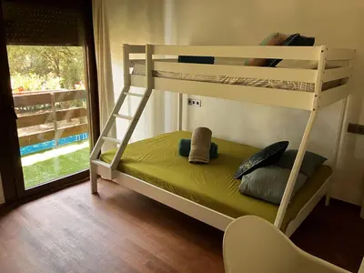 Litera o literas de una habitación en Casa Natura Flassia de 240m2 con piscina privada