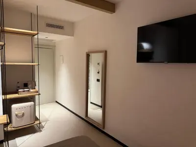 Una televisión o centro de entretenimiento en BELLADORA Hotel Boutique