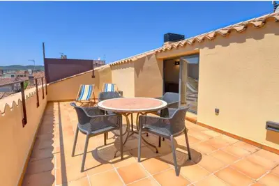 Un balcón o terraza de Bright and central apartment
