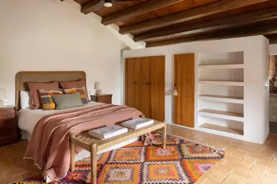 Cama o camas de una habitación en Masia elegant amb jardí i piscina