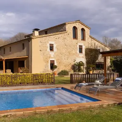 Masia elegant amb jardí i piscina