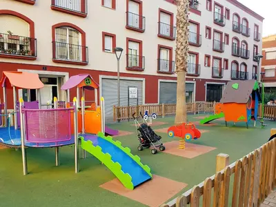 Zona de juegos infantil en Manuela Beach City