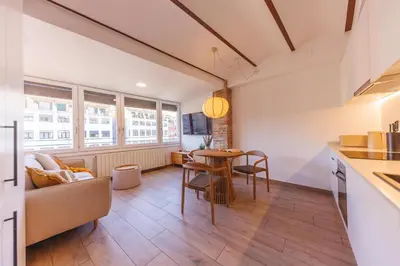 Una televisión o centro de entretenimiento en Bravissimo Argenteria 25, Monthly Apartment