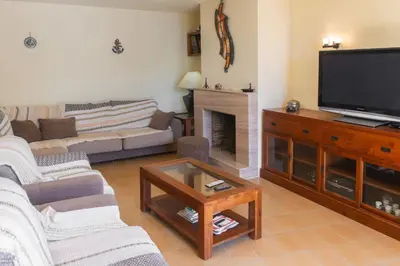 Una televisión o centro de entretenimiento en WELCS APARTAMENTO 284 PDA con terraza y vistas
