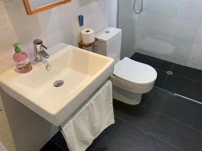 Un baño de Precioso apartamento en primera linea de mar Beautiful apartment on the first line of the sea