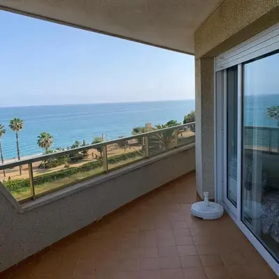 Precioso apartamento en primera linea de mar Beautiful apartment on the first line of the sea
