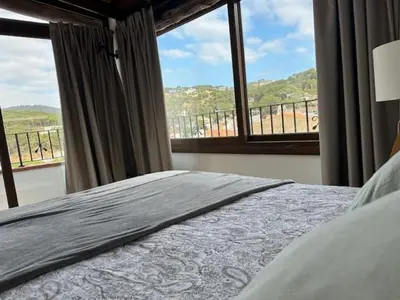 Cama o camas de una habitación en Seamount, Apartment beside Beach with Balcony