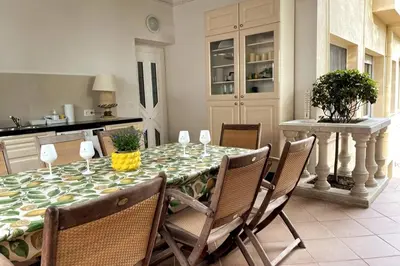Una cocina o zona de cocina en Mediterranean Villa sea views