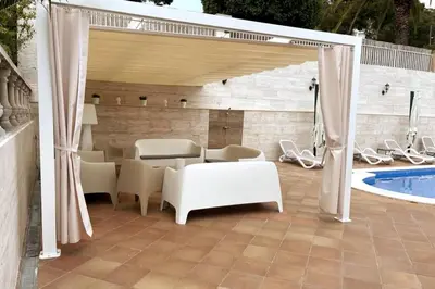 Piscina en o cerca de Mediterranean Villa sea views