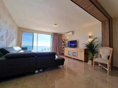 Una televisión o centro de entretenimiento en Lloret Paradise Apartments