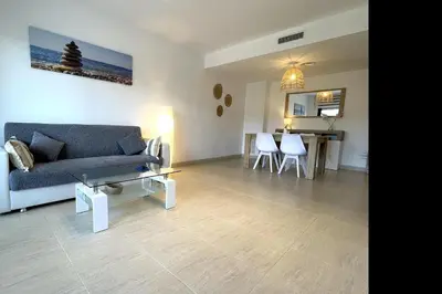 Zona de estar de LETS HOLIDAYS Nice apartment near beach Tossa 2
