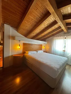Cama o camas de una habitación en VILLAS COSETTE Villa Wood Dreams