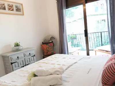 Cama o camas de una habitación en Apartamento Luminoso Cerca de la Playa en Platja d'Aro con Parking Incluido - ES-209-96