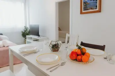 Comida en o cerca de este apartamento
